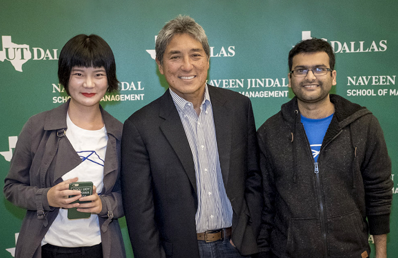  Students pose with Guy Kawasaki at the annual Big Idea Competition at UT Dallas.